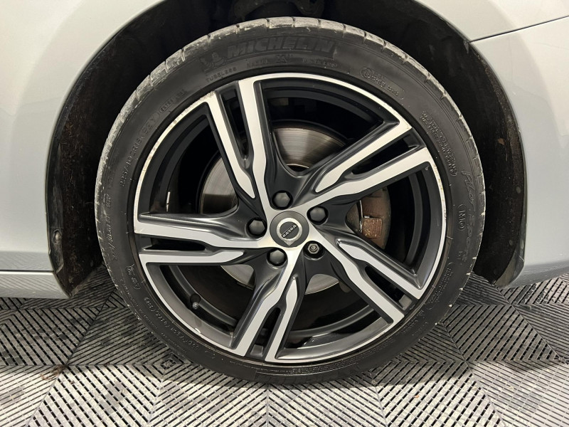 Photo 17 de l'offre de VOLVO V40  D2 120 Geartronic 6 R-Design à 14990€ chez VL Auto