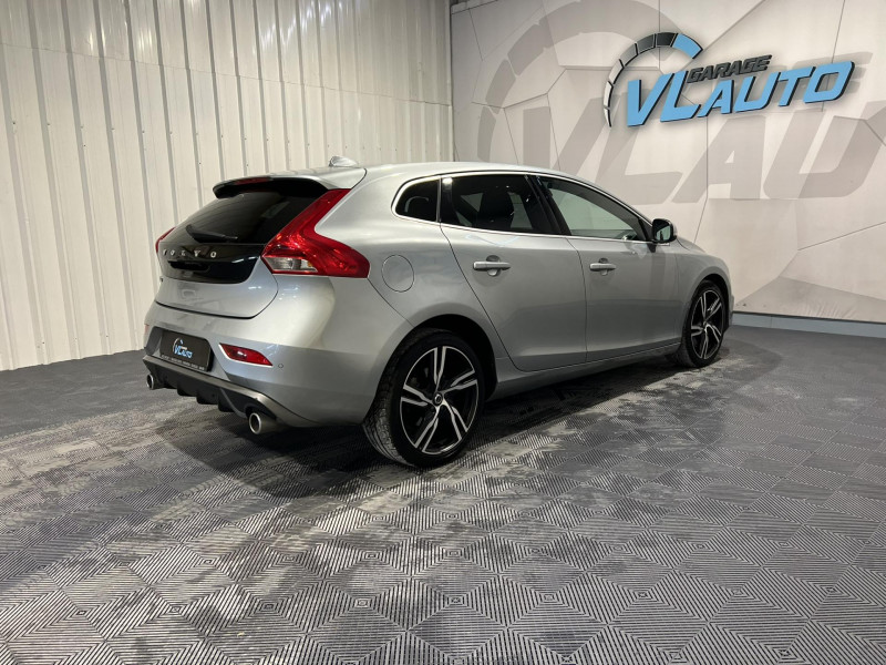 Photo 5 de l'offre de VOLVO V40  D2 120 Geartronic 6 R-Design à 14990€ chez VL Auto