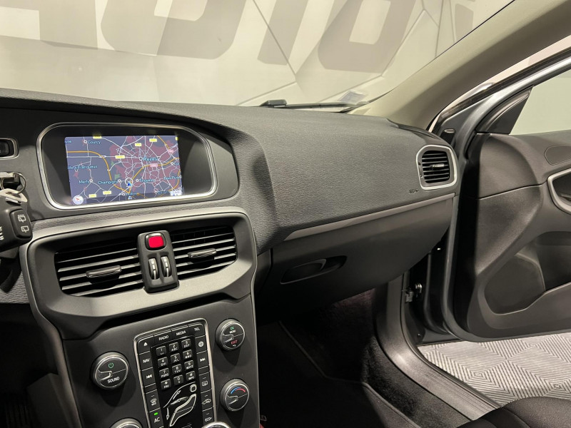 Photo 12 de l'offre de VOLVO V40 D2 AdBlue 120 ch Geartronic 6 Momentum à 16490€ chez VL Auto