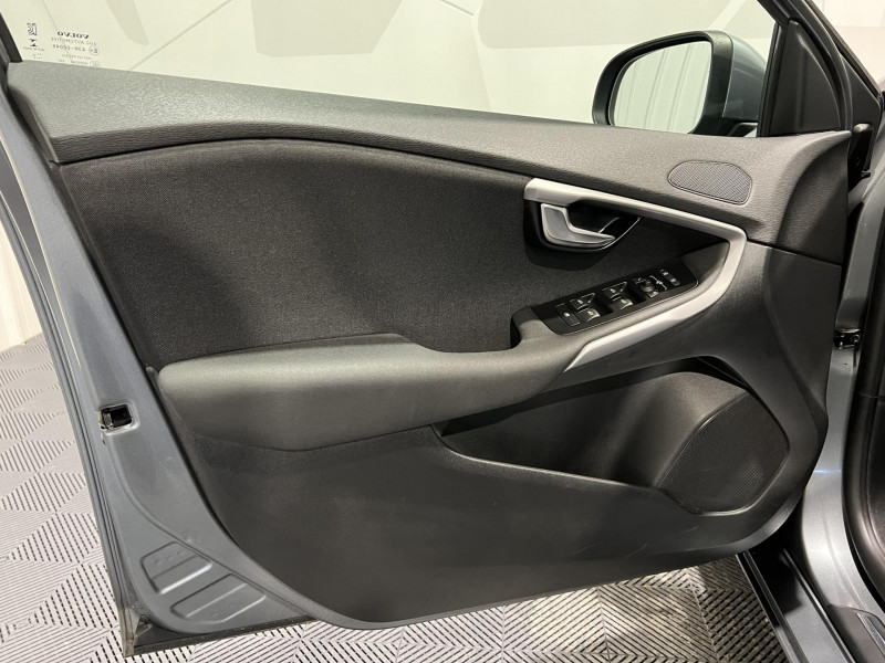 Photo 20 de l'offre de VOLVO V40 D2 AdBlue 120 ch Geartronic 6 Momentum à 16490€ chez VL Auto