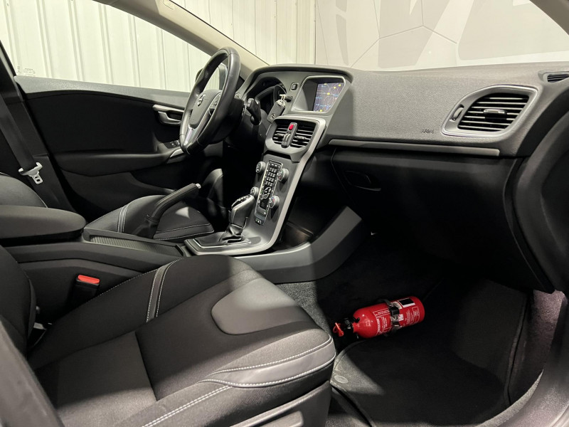 Photo 8 de l'offre de VOLVO V40 D2 AdBlue 120 ch Geartronic 6 Momentum à 16490€ chez VL Auto