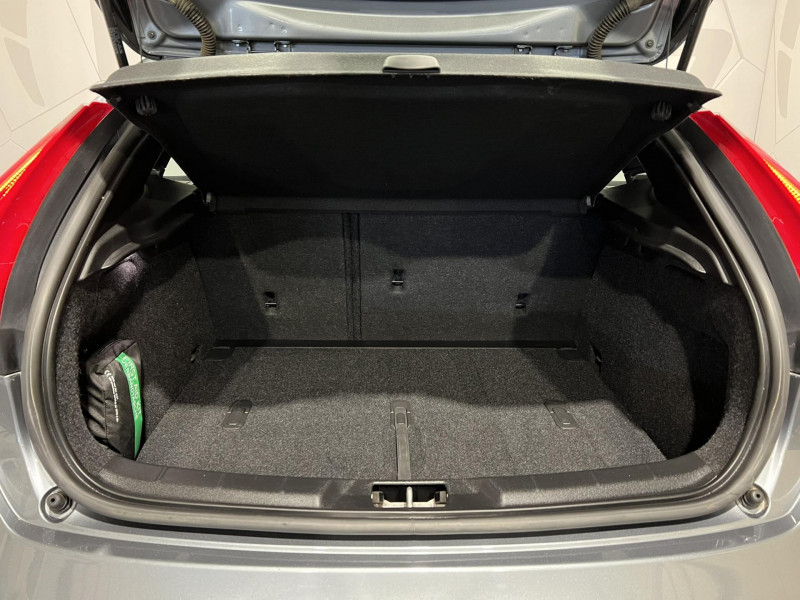 Photo 10 de l'offre de VOLVO V40 D2 AdBlue 120 ch Geartronic 6 Momentum à 16490€ chez VL Auto