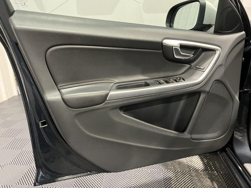 Photo 20 de l'offre de VOLVO V60  D2 120 ch Stop&Start Geartronic 6 R Design à 16490€ chez VL Auto