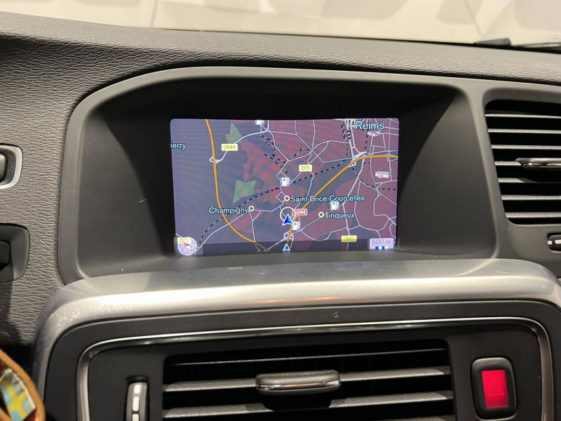 Photo 13 de l'offre de VOLVO V60  D2 120 ch Stop&Start Geartronic 6 R Design à 16490€ chez VL Auto