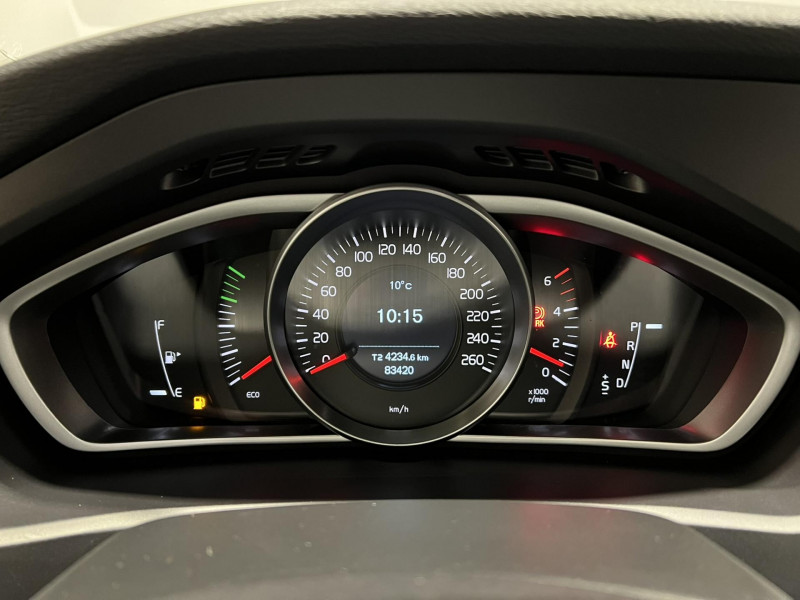 Photo 11 de l'offre de VOLVO V40 D2 AdBlue 120 ch Geartronic 6 Momentum à 16490€ chez VL Auto