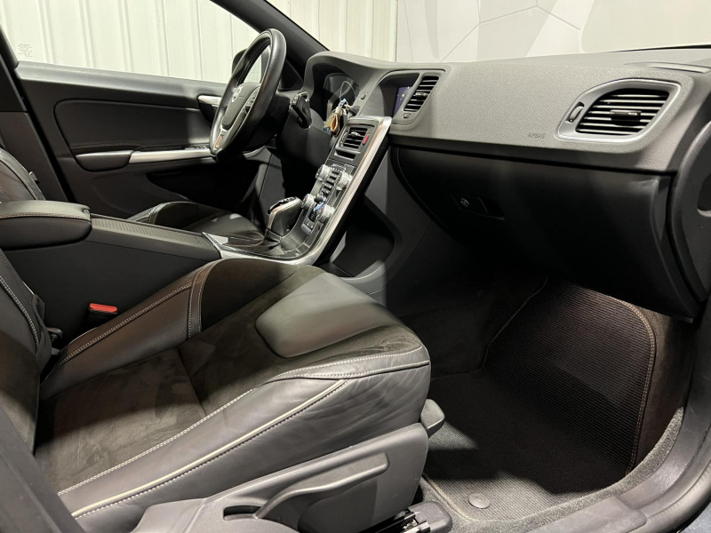 Photo 8 de l'offre de VOLVO V60  D2 120 ch Stop&Start Geartronic 6 R Design à 16490€ chez VL Auto