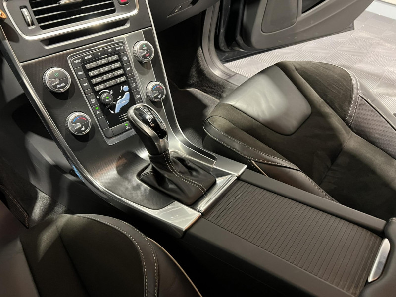 Photo 14 de l'offre de VOLVO V60  D2 120 ch Stop&Start Geartronic 6 R Design à 16490€ chez VL Auto