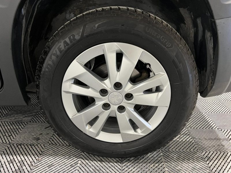 Photo 21 de l'offre de PEUGEOT RIFTER Standard BlueHDi 130 S&S EAT8 Allure à 18490€ chez VL Auto