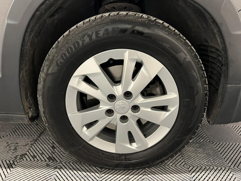 Photo 19 de l'offre de PEUGEOT RIFTER Standard BlueHDi 130 S&S EAT8 Allure à 18490€ chez VL Auto