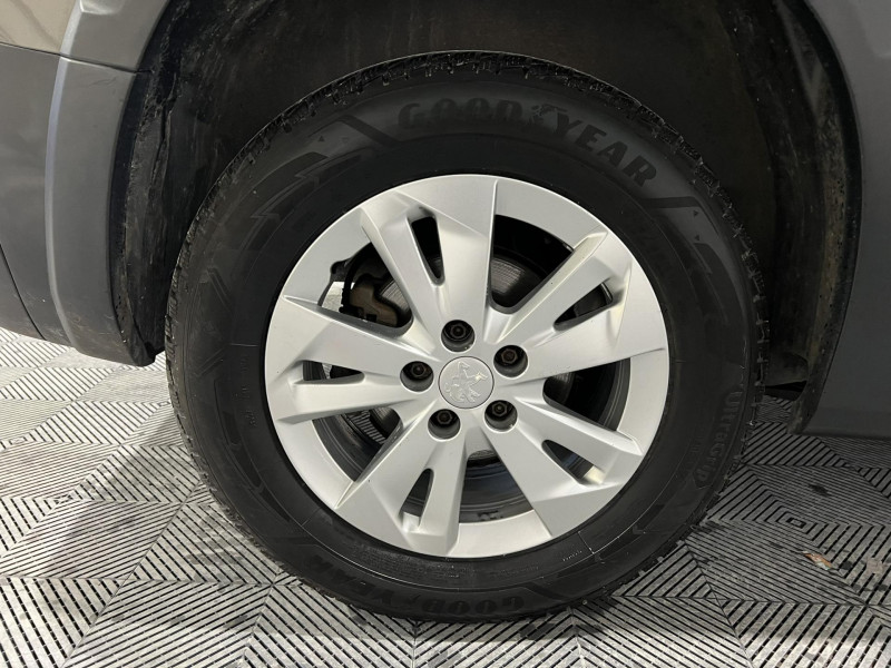 Photo 18 de l'offre de PEUGEOT RIFTER Standard BlueHDi 130 S&S EAT8 Allure à 18490€ chez VL Auto