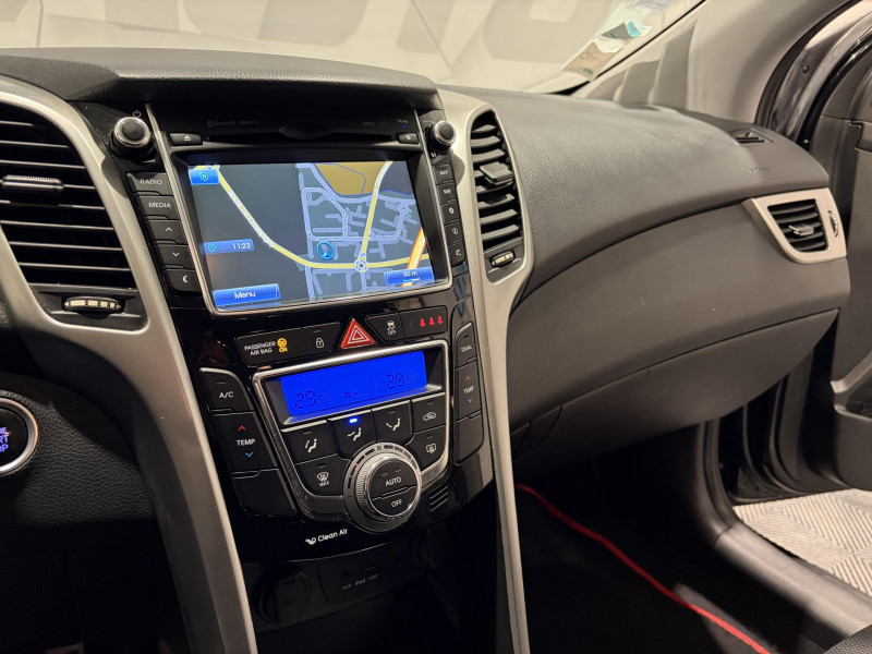 Photo 11 de l'offre de HYUNDAI i30  1.6 CRDi 110 BV DCT-7 Blue Drive Executive à 9490€ chez VL Auto