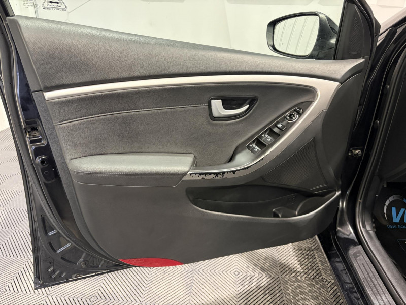 Photo 16 de l'offre de HYUNDAI i30  1.6 CRDi 110 BV DCT-7 Blue Drive Executive à 9490€ chez VL Auto