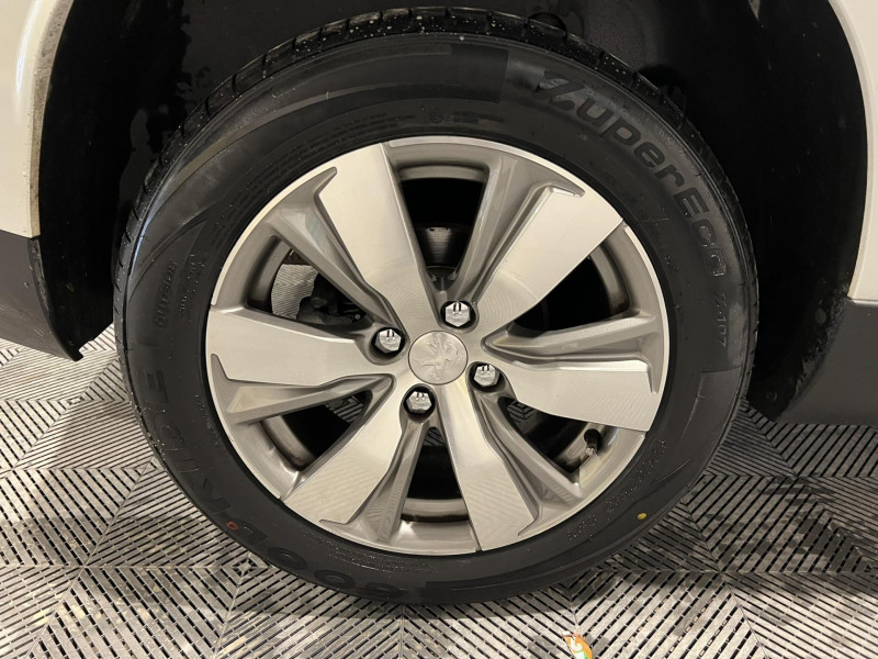 Photo 18 de l'offre de PEUGEOT 2008  1.6 VTi 120ch BVA4 Allure A à 12490€ chez VL Auto