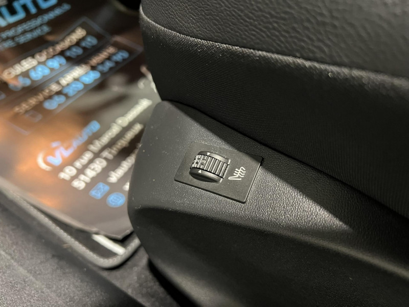 Photo 22 de l'offre de PEUGEOT 2008  1.6 VTi 120ch BVA4 Allure A à 12490€ chez VL Auto