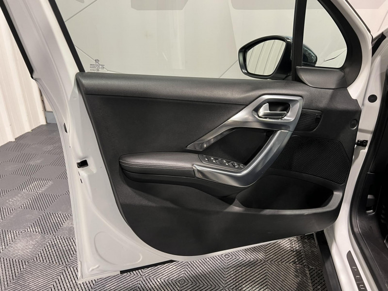 Photo 23 de l'offre de PEUGEOT 2008  1.6 VTi 120ch BVA4 Allure A à 12490€ chez VL Auto