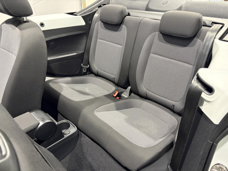 Photo 8 de l'offre de VOLKSWAGEN COCCINELLE CABRIOLET 1.2 TSI 105 BMT Vintage à 15490€ chez VL Auto