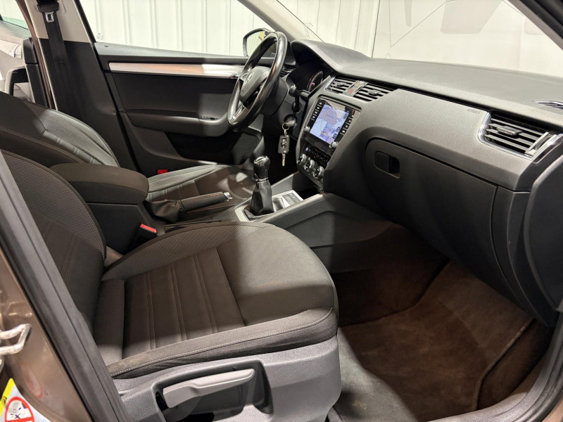 Photo 8 de l'offre de SKODA Octavia combi 1.6 TDI 116 ch CR FAP Business à 12490€ chez VL Auto