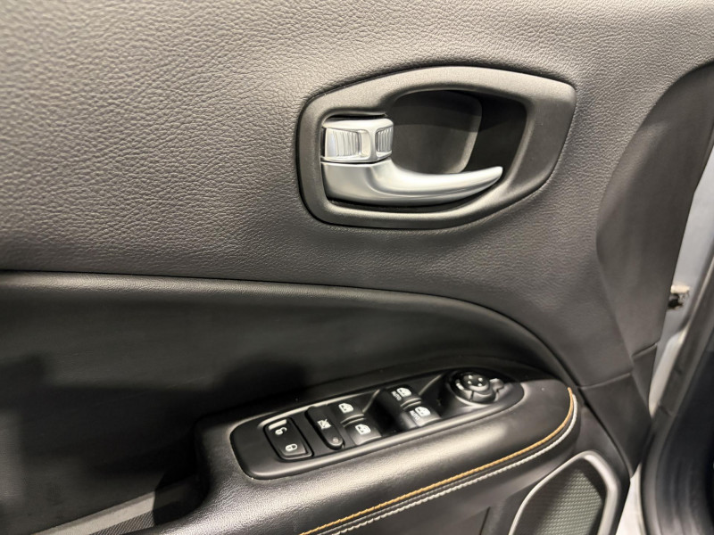 Photo 20 de l'offre de JEEP COMPASS 1.4 I MultiAir II 140 ch BVM6 Longitude Business à 13490€ chez VL Auto