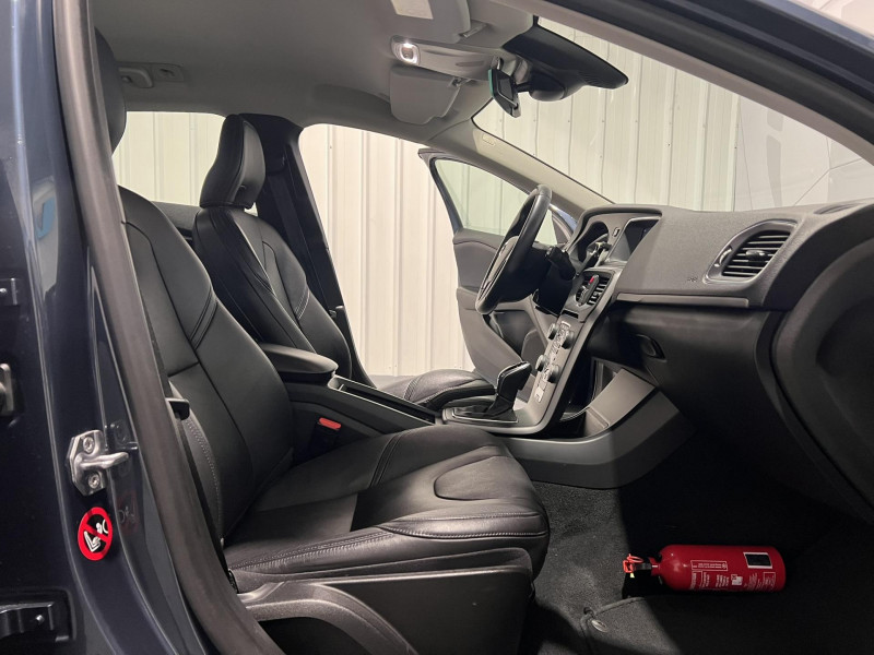 Photo 8 de l'offre de VOLVO V40  D2 120 Geartronic 6 Momentum à 15490€ chez VL Auto