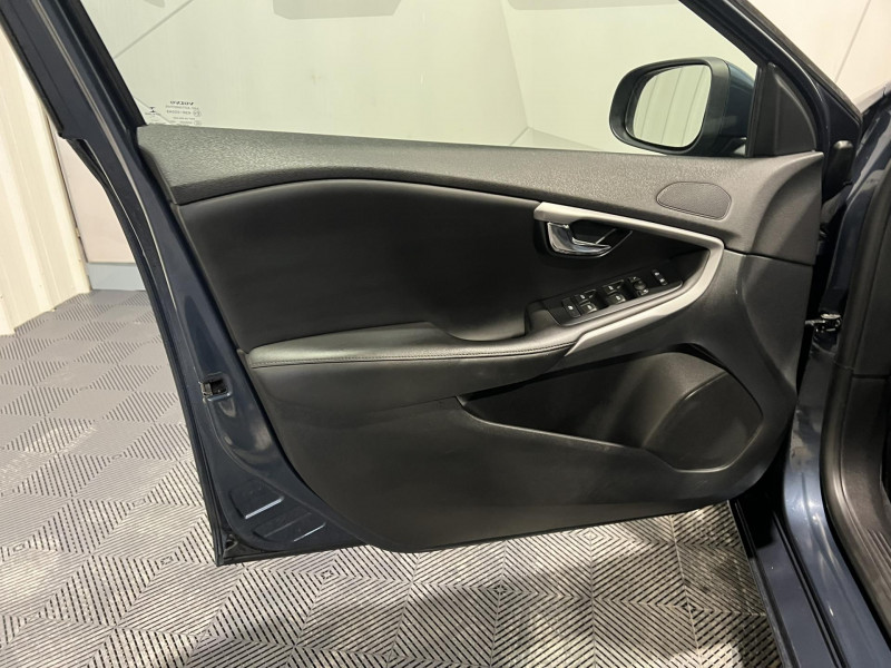 Photo 22 de l'offre de VOLVO V40  D2 120 Geartronic 6 Momentum à 15490€ chez VL Auto