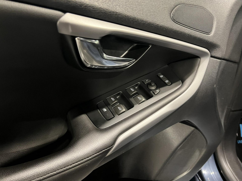 Photo 23 de l'offre de VOLVO V40  D2 120 Geartronic 6 Momentum à 15490€ chez VL Auto