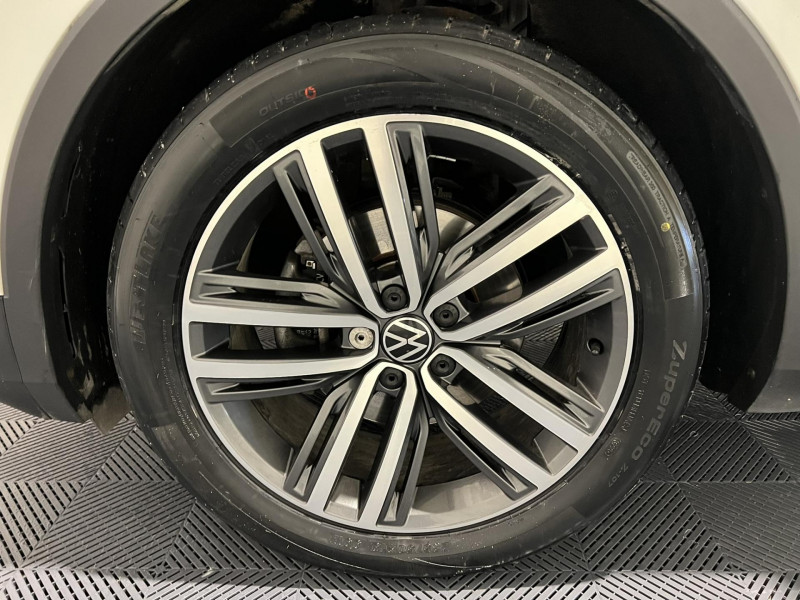 Photo 18 de l'offre de VOLKSWAGEN TIGUAN 2.0 TDI 150ch DSG7 Elegance à 23990€ chez VL Auto