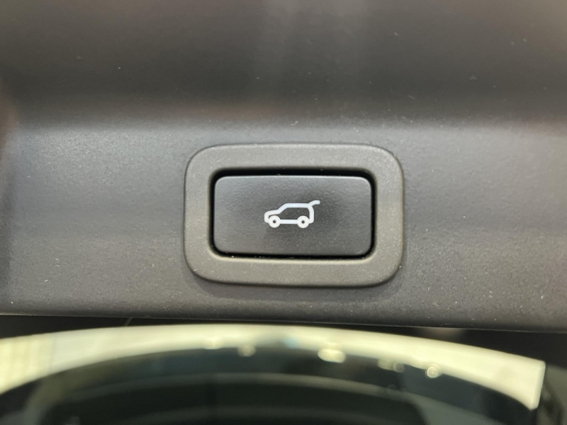 Photo 21 de l'offre de JAGUAR F-PACE 2.0 D - 240 ch AWD BVA8 R-Sport à 20990€ chez VL Auto