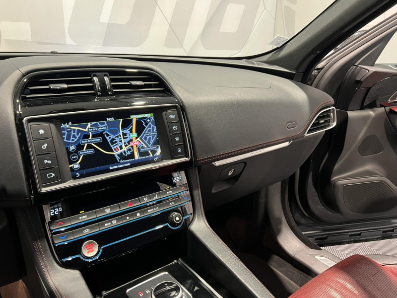 Photo 12 de l'offre de JAGUAR F-PACE 2.0 D - 240 ch AWD BVA8 R-Sport à 20990€ chez VL Auto