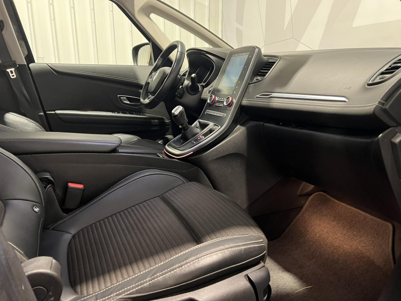 Photo 8 de l'offre de RENAULT GRAND SCENIC TCe 140 FAP Intens 7 Places à 14990€ chez VL Auto