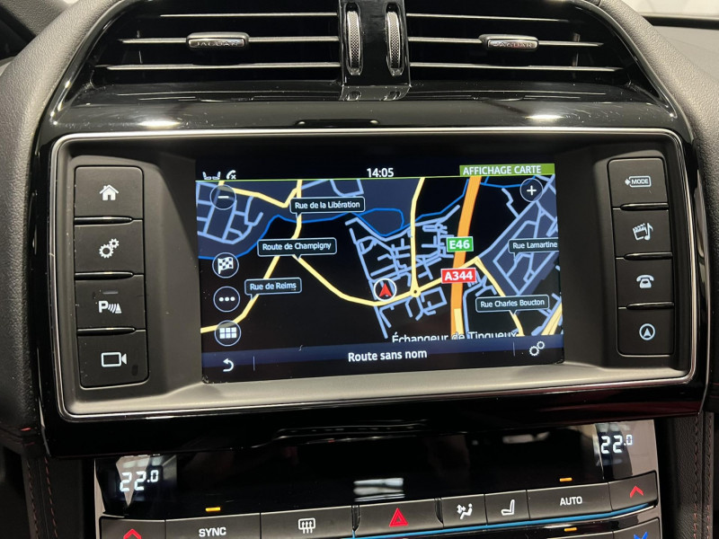 Photo 13 de l'offre de JAGUAR F-PACE 2.0 D - 240 ch AWD BVA8 R-Sport à 20990€ chez VL Auto