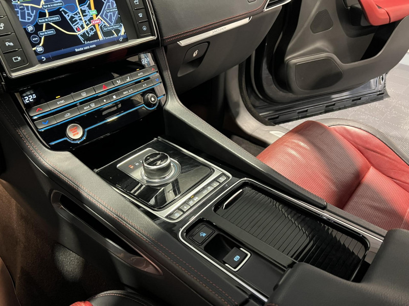 Photo 14 de l'offre de JAGUAR F-PACE 2.0 D - 240 ch AWD BVA8 R-Sport à 20990€ chez VL Auto