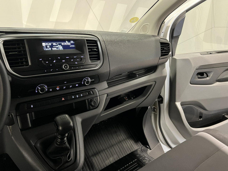 Photo 12 de l'offre de TOYOTA PROACE Long 115 D-4D BVM6 Dynamic 9 Places à 15990€ chez VL Auto