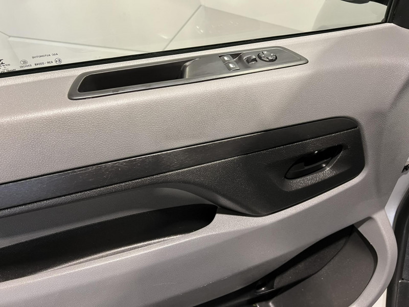 Photo 18 de l'offre de TOYOTA PROACE Long 115 D-4D BVM6 Dynamic 9 Places à 15990€ chez VL Auto