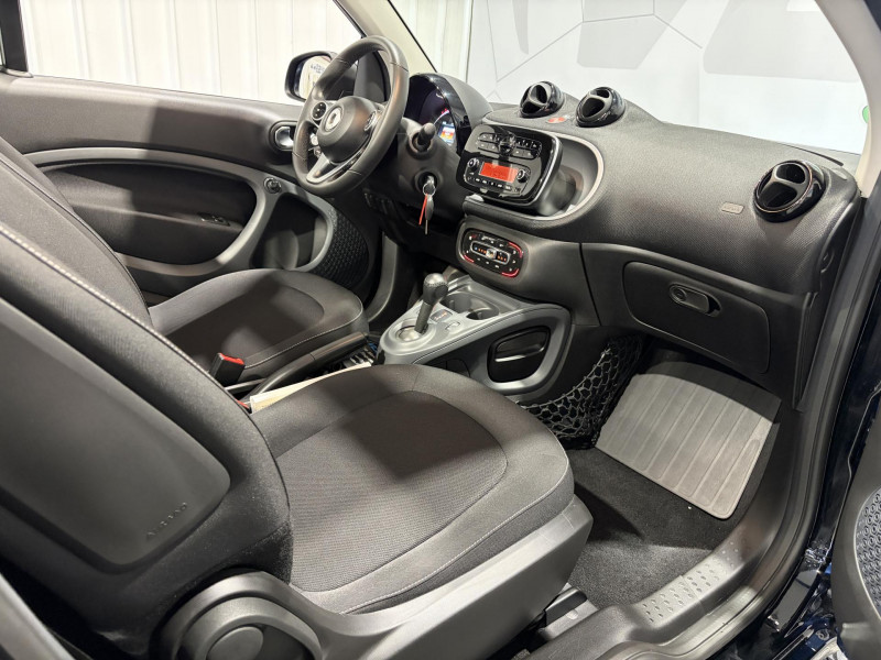 Photo 12 de l'offre de SMART FORTWO CABRIO 1.0 71 ch S&S BA6 Passion à 13990€ chez VL Auto