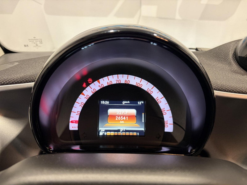 Photo 10 de l'offre de SMART FORTWO CABRIO 1.0 71 ch S&S BA6 Passion à 13990€ chez VL Auto