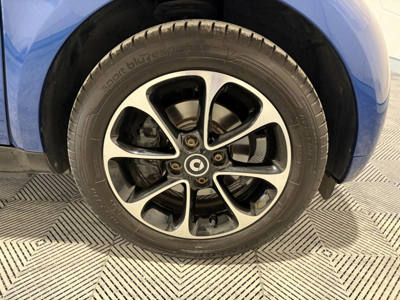 Photo 15 de l'offre de SMART FORTWO CABRIO 1.0 71 ch S&S BA6 Passion à 13990€ chez VL Auto