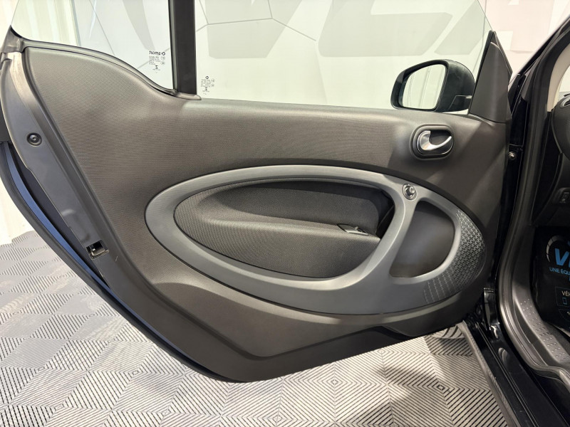 Photo 18 de l'offre de SMART FORTWO CABRIO 1.0 71 ch S&S BA6 Passion à 13990€ chez VL Auto