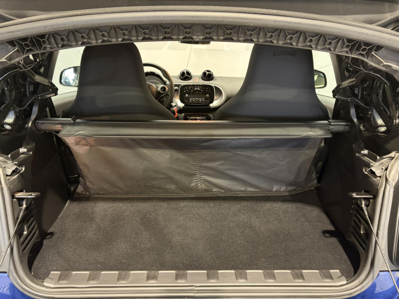 Photo 13 de l'offre de SMART FORTWO CABRIO 1.0 71 ch S&S BA6 Passion à 13990€ chez VL Auto