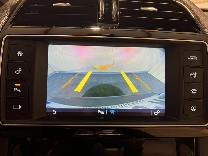 Photo 15 de l'offre de JAGUAR F-PACE  2.0 D - 180 ch AWD BVA8 Prestige à 18990€ chez VL Auto