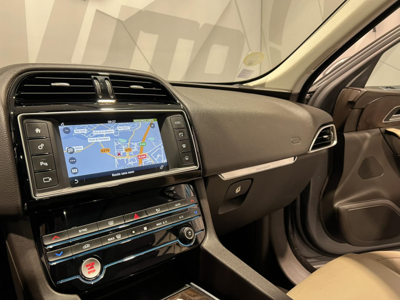 Photo 12 de l'offre de JAGUAR F-PACE  2.0 D - 180 ch AWD BVA8 Prestige à 18990€ chez VL Auto