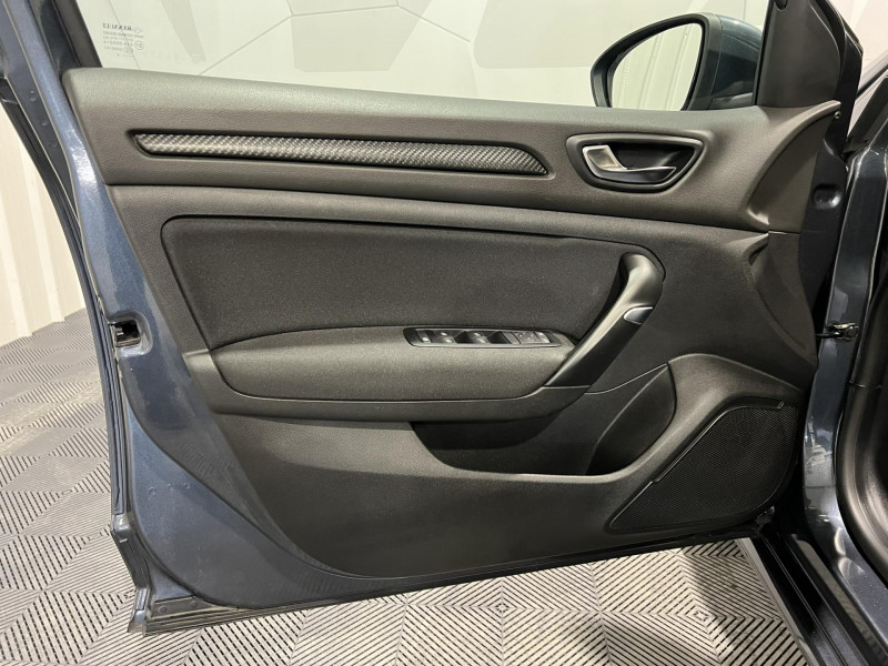 Photo 20 de l'offre de RENAULT MEGANE TCe 100 Energy Zen à 12990€ chez VL Auto