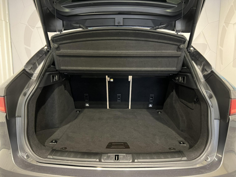 Photo 10 de l'offre de JAGUAR F-PACE  2.0 D - 180 ch AWD BVA8 Prestige à 18990€ chez VL Auto