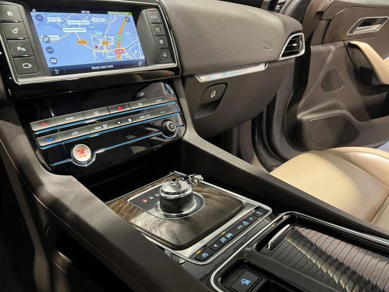 Photo 13 de l'offre de JAGUAR F-PACE  2.0 D - 180 ch AWD BVA8 Prestige à 18990€ chez VL Auto
