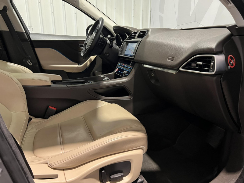 Photo 8 de l'offre de JAGUAR F-PACE  2.0 D - 180 ch AWD BVA8 Prestige à 18990€ chez VL Auto