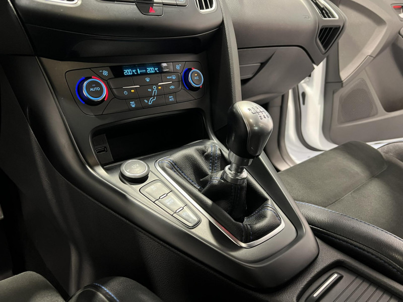 Photo 13 de l'offre de FORD FOCUS 2.3 EcoBoost 350 S&S RS à 26490€ chez VL Auto