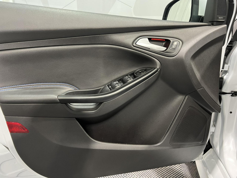 Photo 24 de l'offre de FORD FOCUS 2.3 EcoBoost 350 S&S RS à 26490€ chez VL Auto