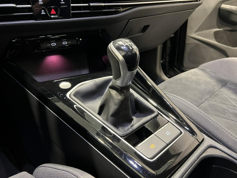 Photo 13 de l'offre de VOLKSWAGEN GOLF 2.0 TDI SCR 116 BVM6 STYLE à 23490€ chez VL Auto