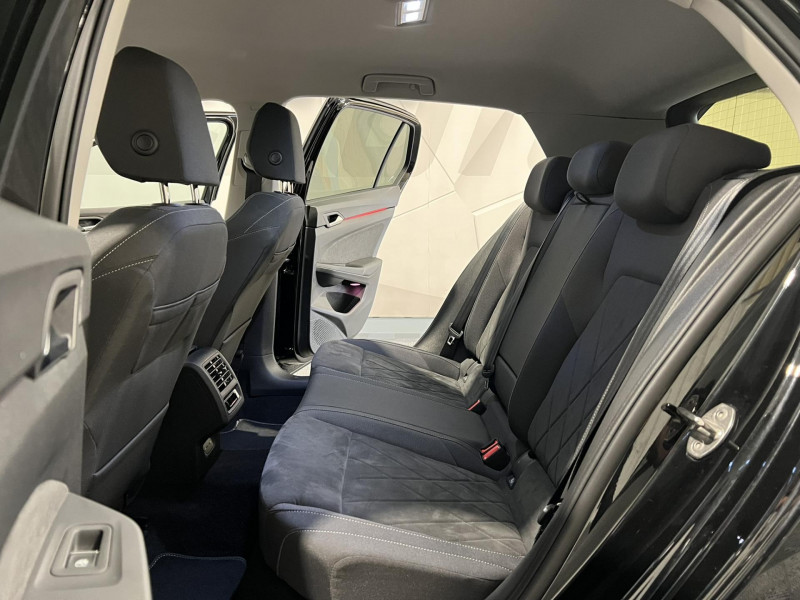 Photo 9 de l'offre de VOLKSWAGEN GOLF 2.0 TDI SCR 116 BVM6 STYLE à 23490€ chez VL Auto