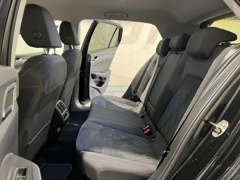 Photo 9 de l'offre de VOLKSWAGEN GOLF 2.0 TDI SCR 150 DSG7 Style à 21990€ chez VL Auto