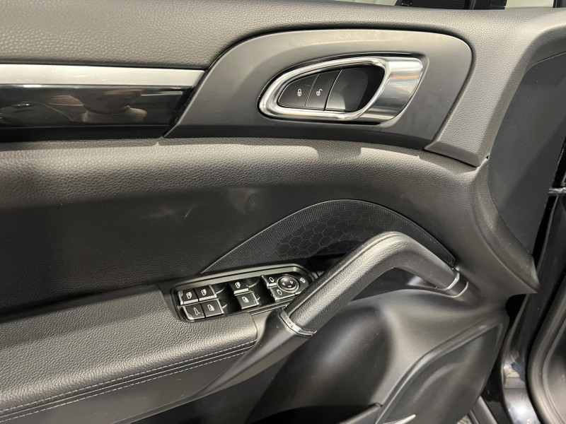 Photo 23 de l'offre de PORSCHE CAYENNE 3.0D V6 262 ch Tiptronic A à 35990€ chez VL Auto